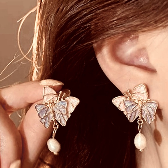 Cuddling Butterflies- Pink Purple Pastel Layered Kissing White Pearl Gold Dangle - Picture 4 of 16